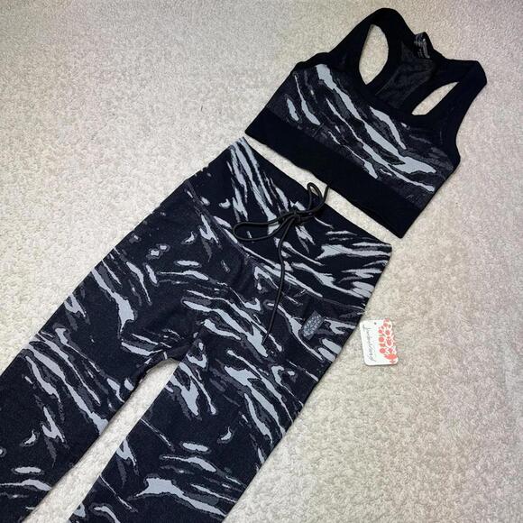 Free People Go To Matching Set Bra + Leggings Black Combo XS/SMALL NWT - Picture 2 of 9